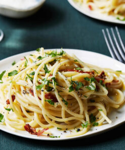 Mì Ý carbonara gà